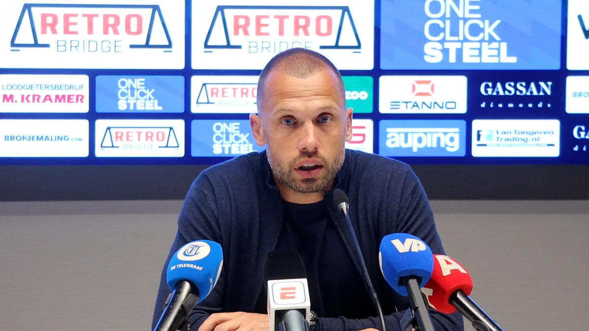 Heitinga komt na gelijkspel met update over geblesseerd uitgevallen Itakura