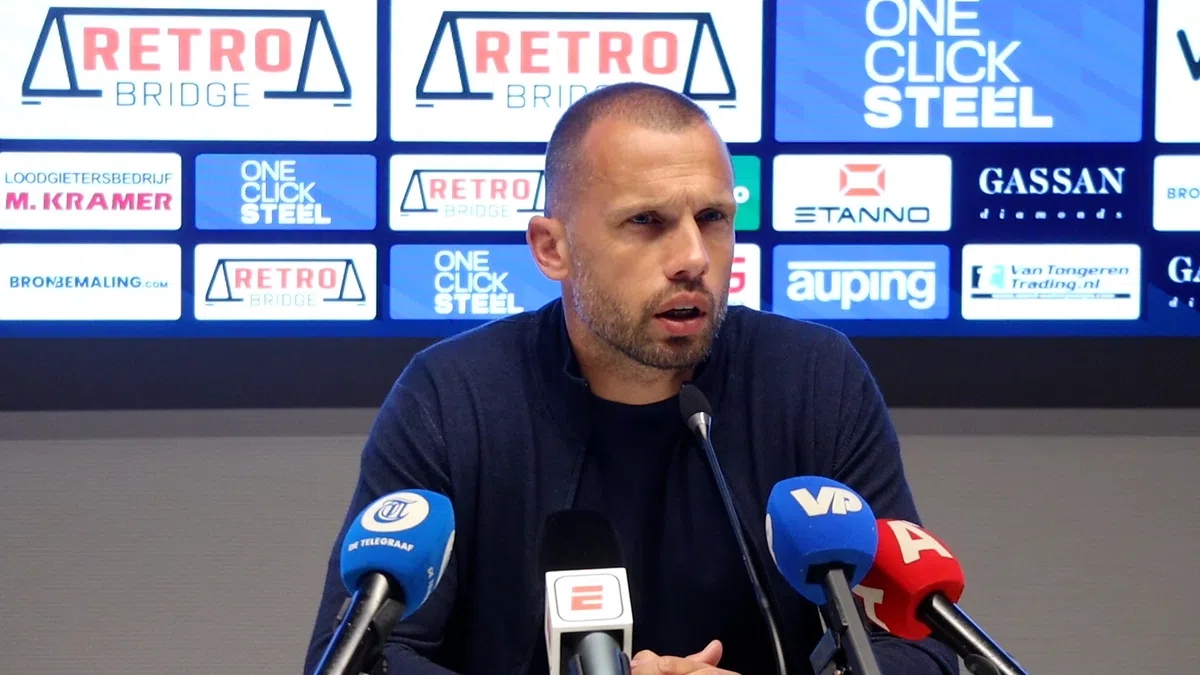 Heitinga pareert kritiek op Ajax-spel: 'Was al een stukje beter dan vorige week'