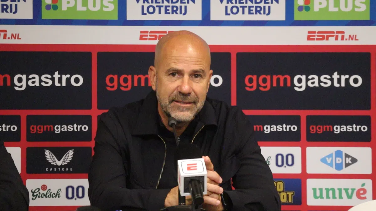 Bosz maakt geintjes over arbitrage: 'Mijn grote vriend floot niet eens'