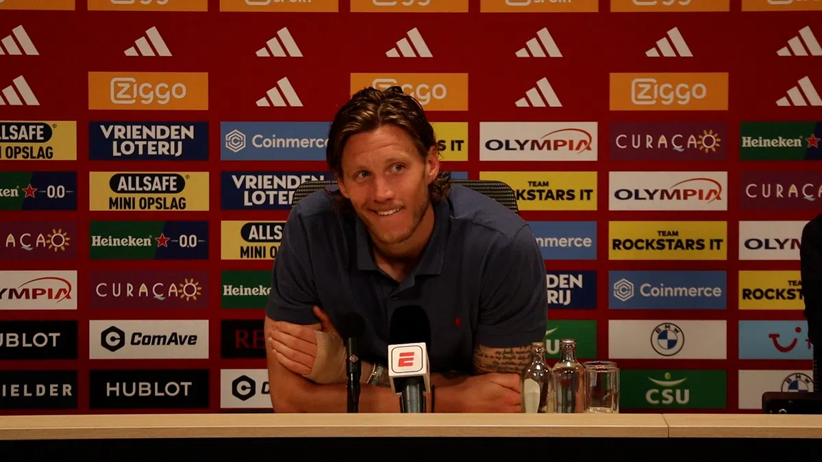 Verbazing bij Weghorst na vraag op persconferentie Ajax: 'Wat denk je?'