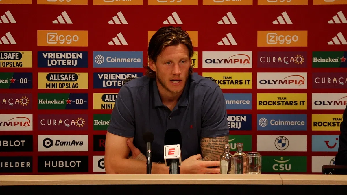 Weghorst lyrisch over samenwerking met teamgenoot: 'Je voelt wat hij wil doen'