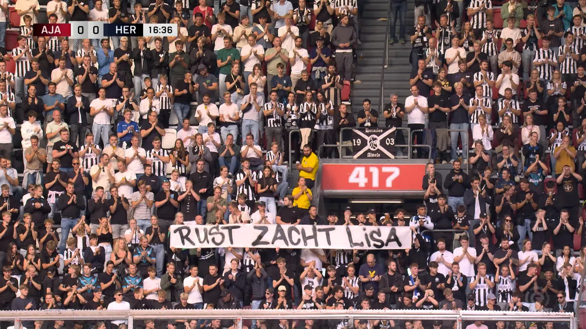 Indrukwekkend: Ajax - Heracles stilgelegd voor eerbetoon aan vermoorde Lisa (17)