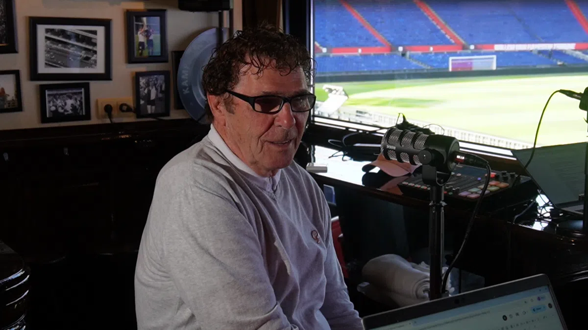 Van Hanegem lyrisch over Liverpool: 'Zulke spelers schoppen ze, hij ziet alles'