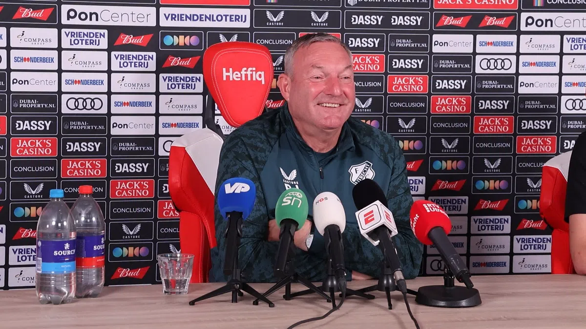 Jans dolt met pers over opstelling Utrecht: 'Je hebt er meer goed dan vorige week'