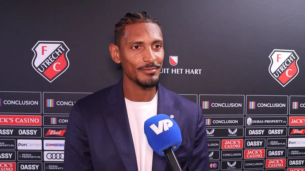 Haller geniet van zingende Utrecht-fans op tribune: 'Wij gaan Europa in'