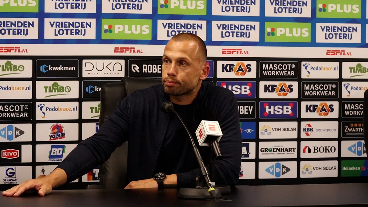 Heitinga wijst zwakke plek bij Ajax aan: 'Begint met je in je handjes spugen'