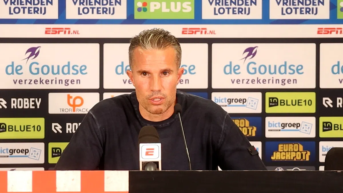 Van Persie licht tipje van de sluier op bij Feyenoord: 'Ik verwacht zeker nog wat'