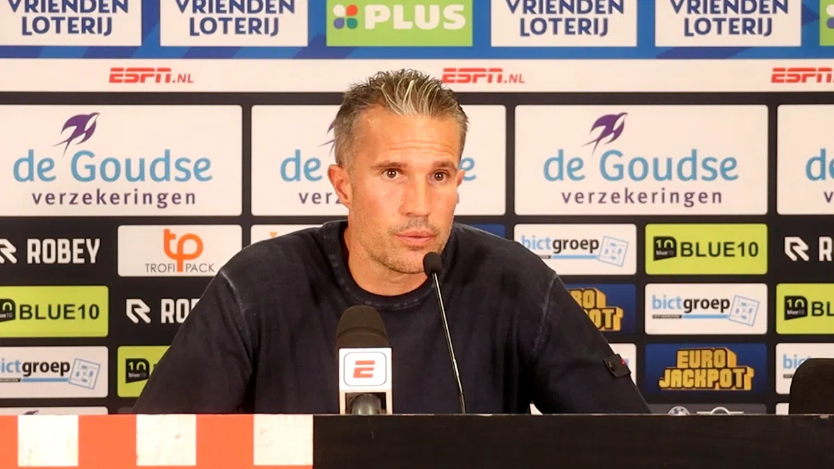Van Persie prijst Ueda: 'Fantastisch hoe hij zich de laatste weken ontwikkelt'