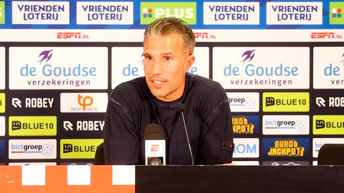 Van Persie laat zich uit over Memphis en deelt alvast felicitatie uit