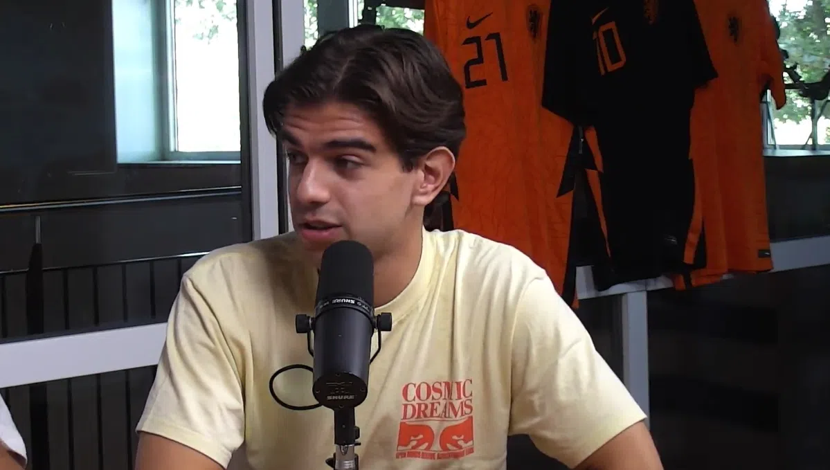 Oranje snakte naar tribuneklant: 'Hij heeft zo'n goed gevoel voor positie kiezen'