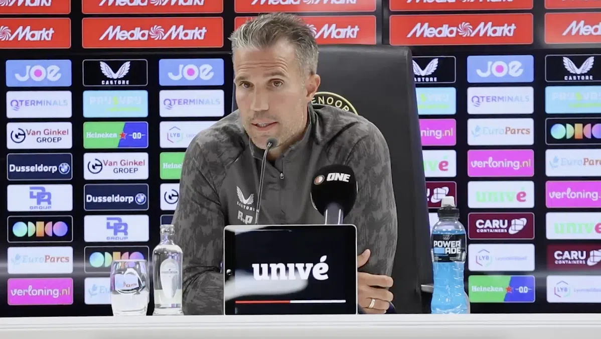 Van Persie geeft niet veel weg over contractsituatie Timber: “Blij dat hij er is”