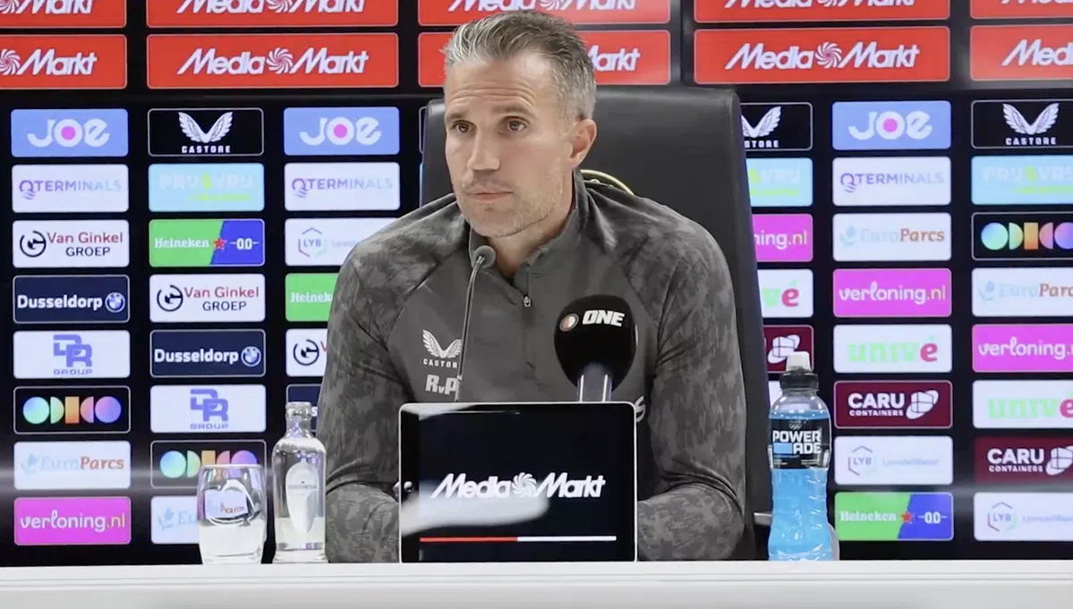 Van Persie doet boekje open bij Feyenoord: 'Ik hoefde hem niet zelf over te halen'