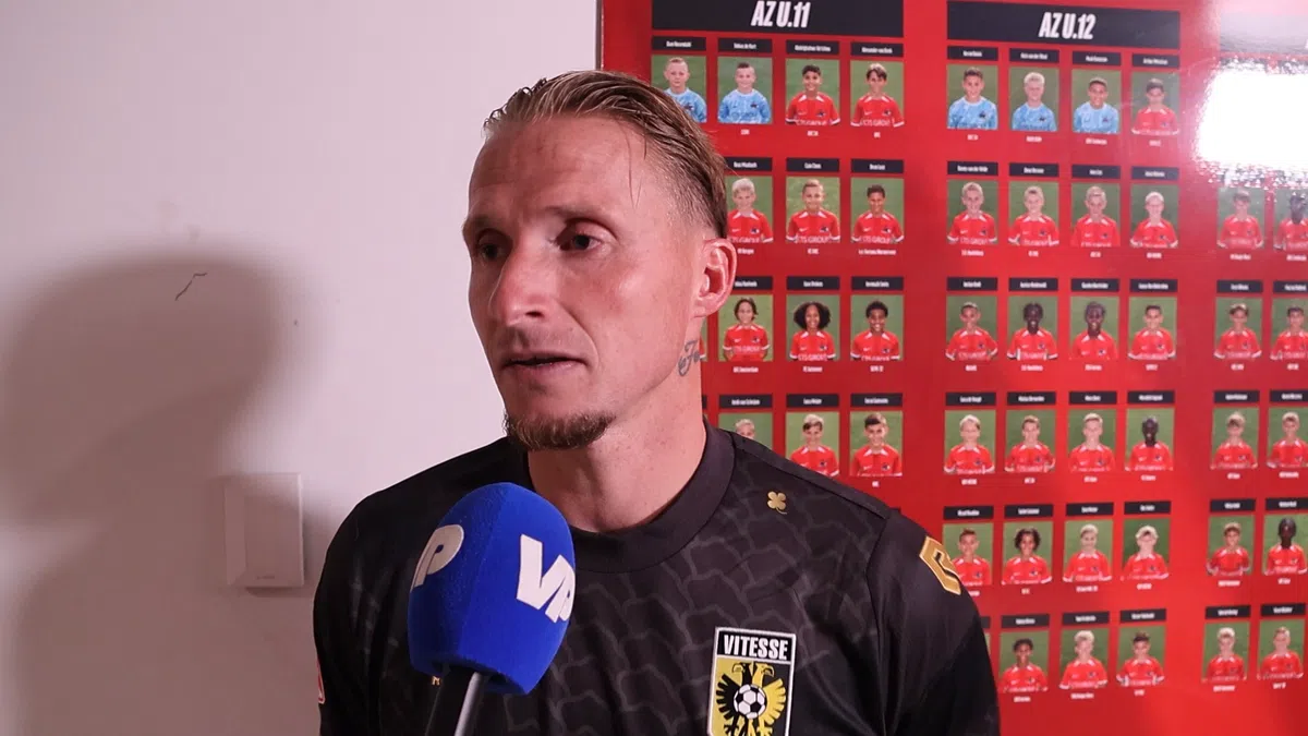 Büttner op het veld met allemaal nieuwe namen: 'Niet de ideale situatie'
