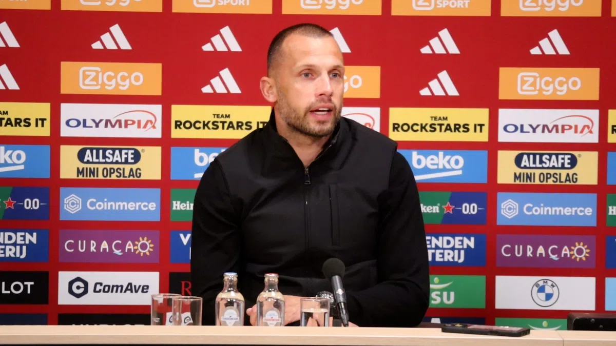 Heitinga verklaart uitblijven rentree van Dolberg: 'Hij begrijpt dat wel'