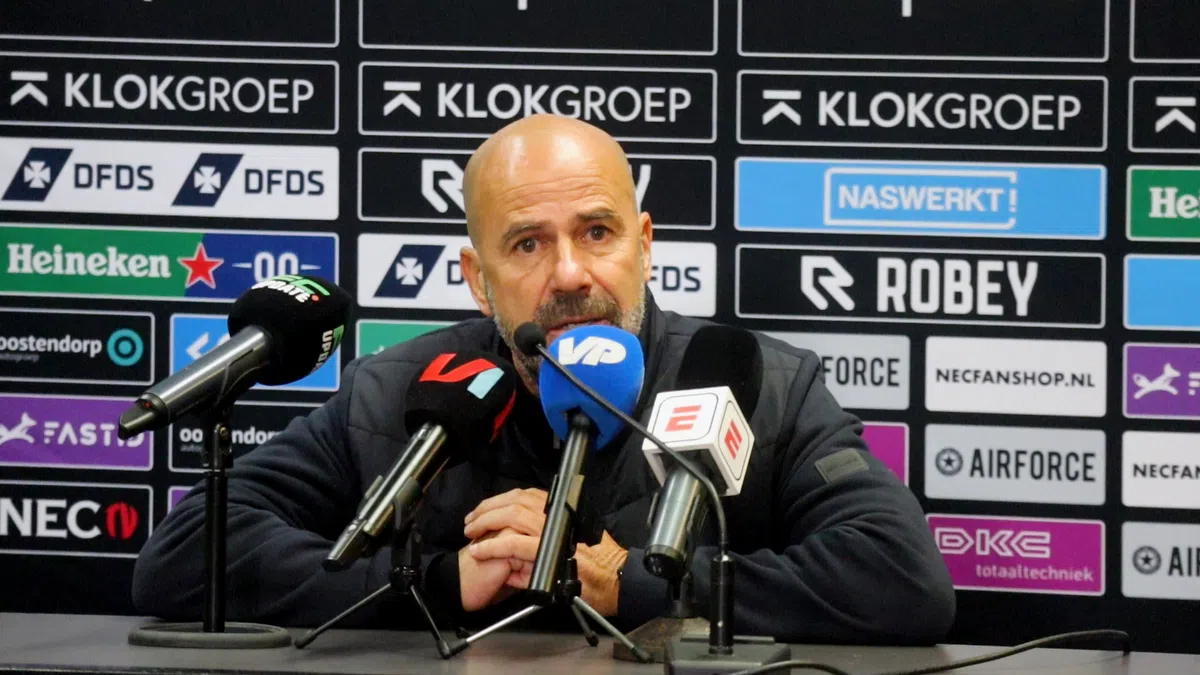 Bosz kaatst terug na kritische vraag over PSV: 'Je begint negatief'