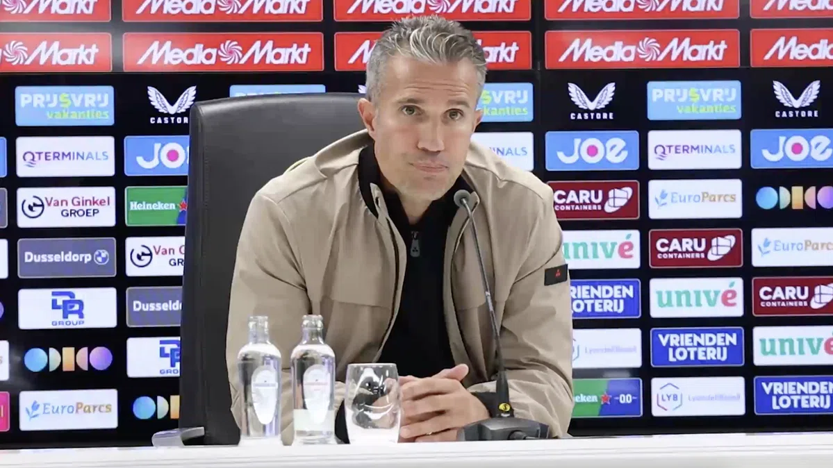 Van Persie weigert in te gaan op vraag: 'Daar hebben we het genoeg over gehad'