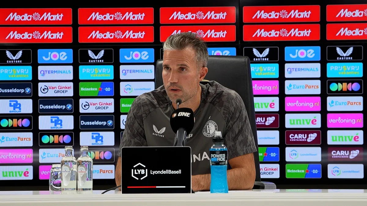 Van Persie waakzaam voor oud-teamgenoot: 'AZ met of zonder hem is een verschil'