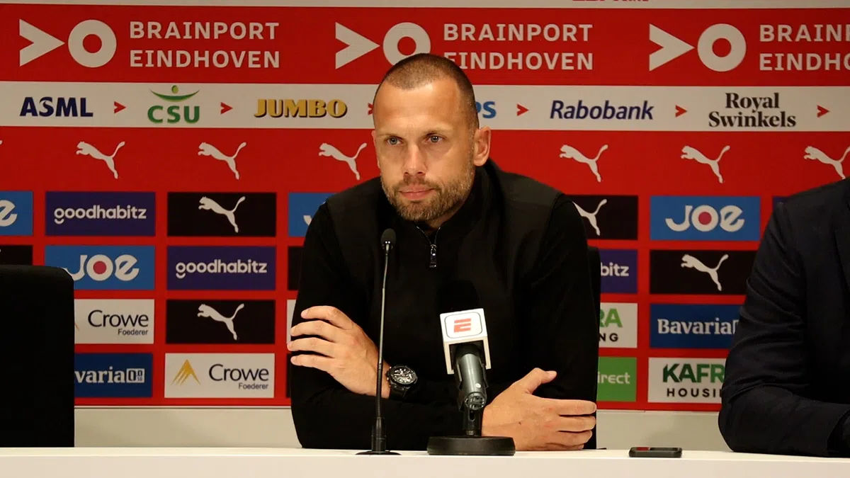 Heitinga ziet 'bij vlagen goed' Ajax: 'Je speelt bij de kampioen van vorig jaar'