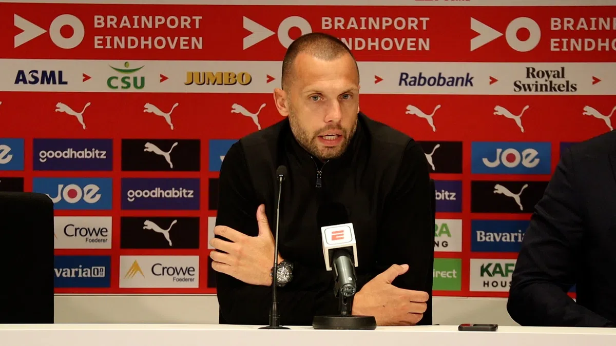 Heitinga krijgt spitsenvraag bij Ajax: 'Moet ik dit serieus gaan beantwoorden?'