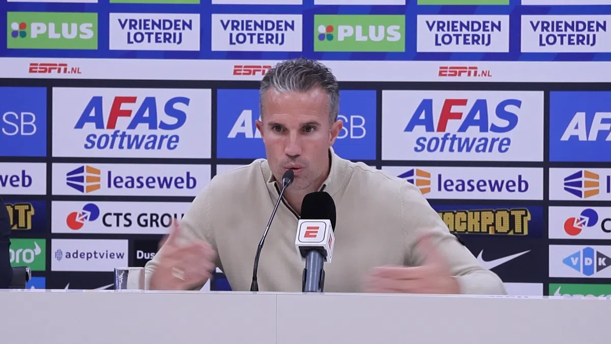 Van Persie baalt van late gelijkmaker: 'Voelt als een teleurstelling'