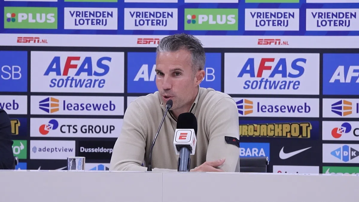Van Persie proeft spijt bij Makkelie: 'Dan had hij tweede geel niet gegeven'