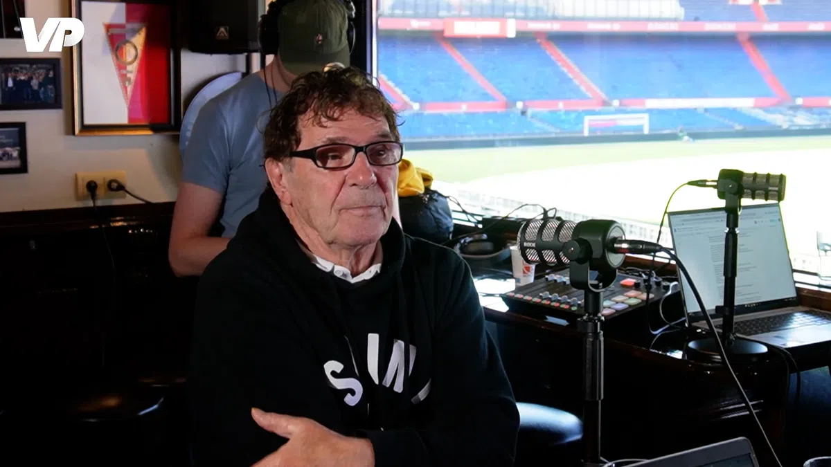 Van Hanegem 'kan lachen' om wangedrag Europese toptrainer: 'Ik zou dat niet doen'