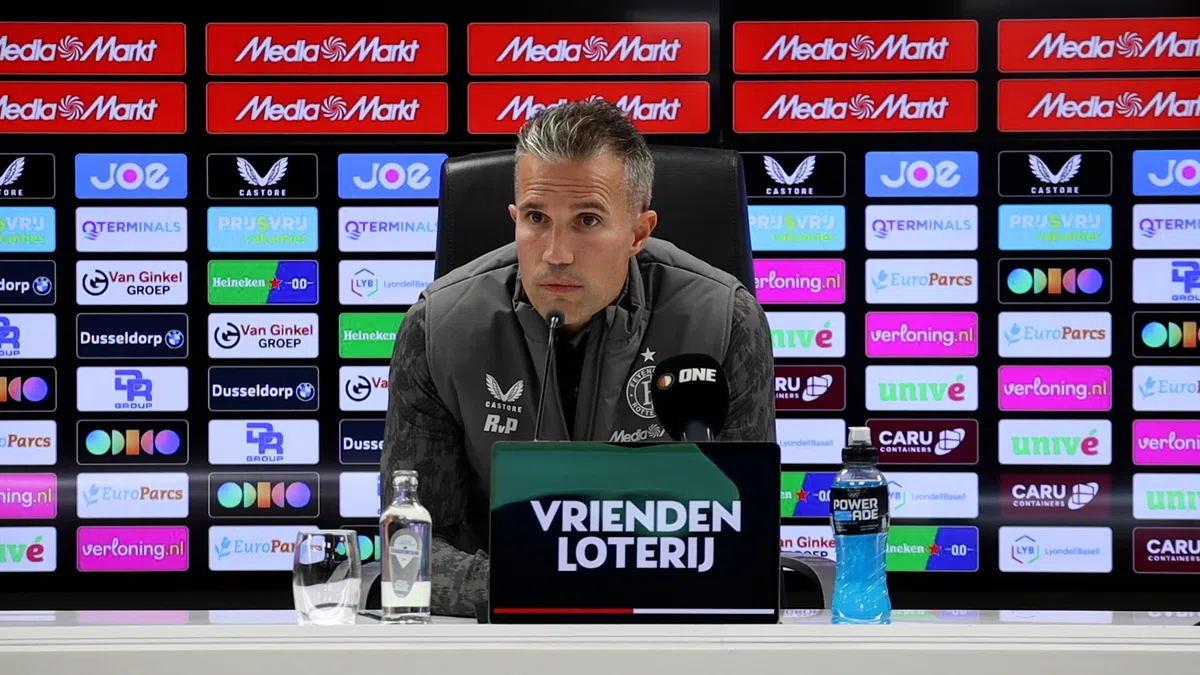 Van Persie verbaasd bij Feyenoord: 'Bijzonder hoe dat gaat, gewoon niet waar'