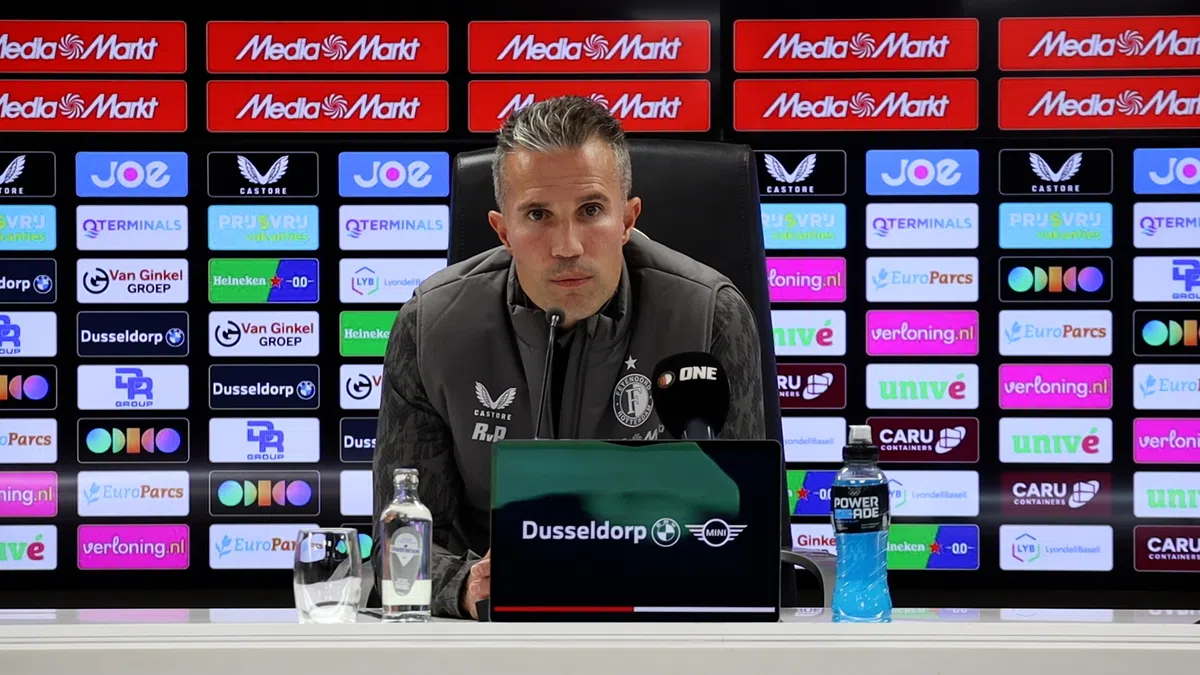 Van Persie verandert in verhaal van standpunt: 'Als ik kritisch kijk...'