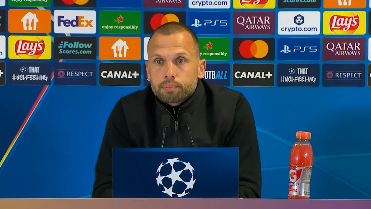 Heitinga reageert op vragen over ontslag: 'Nee, ik voel het vertrouwen'