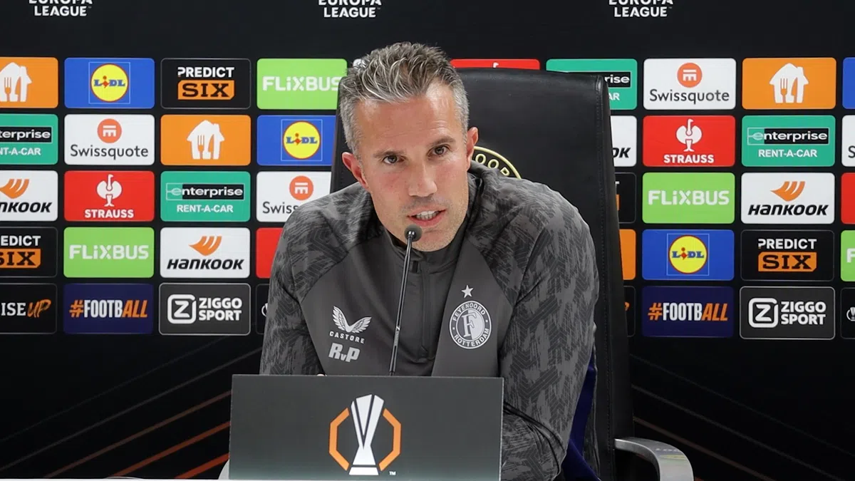 Van Persie lichtelijk verbaasd: 'Ik vond Sneijder best kritisch over Heitinga'