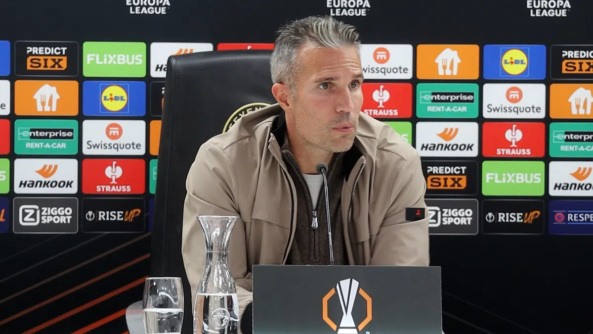 Van Persie ziet Aston Villa 'mazzelen: 'Die zullen opgelucht zijn'