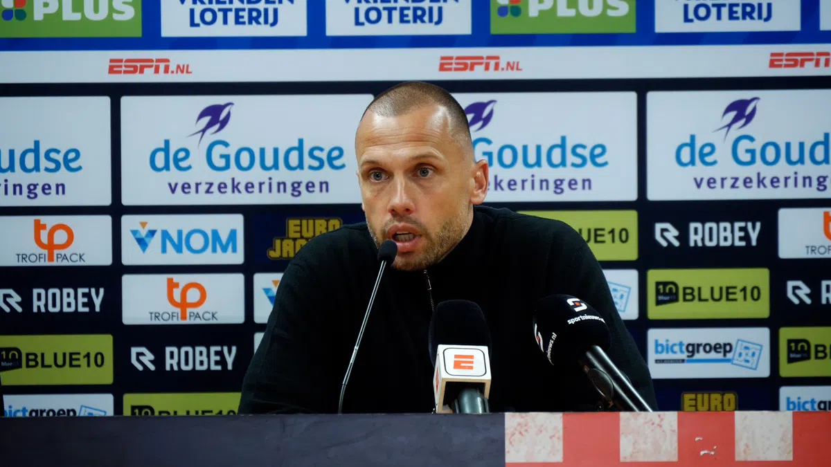 Heitinga opnieuw gevraagd naar positie bij Ajax: 'Heb alle vertrouwen in mezelf'