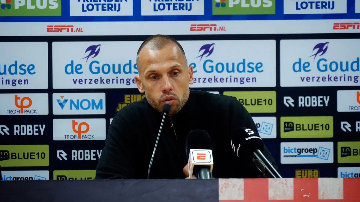 Heitinga merkt kritiek van buitenaf op Ajax: 'Intern is het rustig'