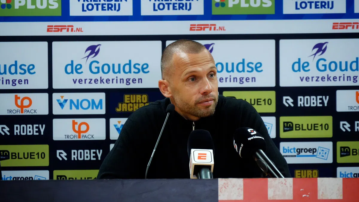 Adviseur Van Gaal denkt mee met Heitinga: 'Hij geeft altijd eerlijk z'n mening'