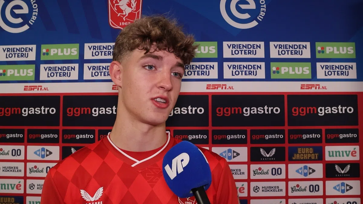 Prachtig moment voor zeventienjarige Twente-verdediger: 'Had dit niet verwacht'