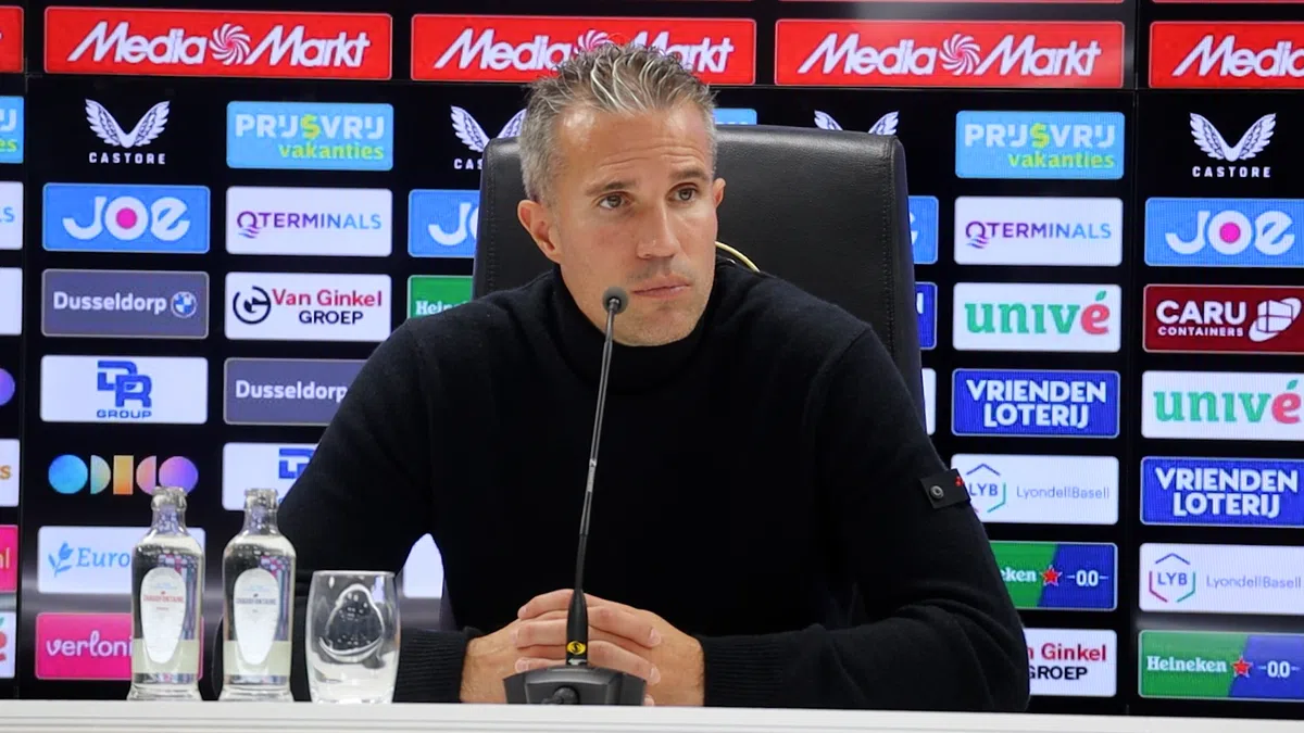 Van Persie heeft nog altijd 'romantische gedachtes': 'Dat leer je als trainer'