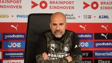 Thumbnail for article: Bosz doet boekje open over opvallend Dest-gesprek: 'Dat doe ik wel vaker'