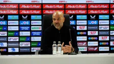 Thumbnail for article: Bosz geïmponeerd: 'Dat doet wat met je, ik kreeg zelfs kippenvel'