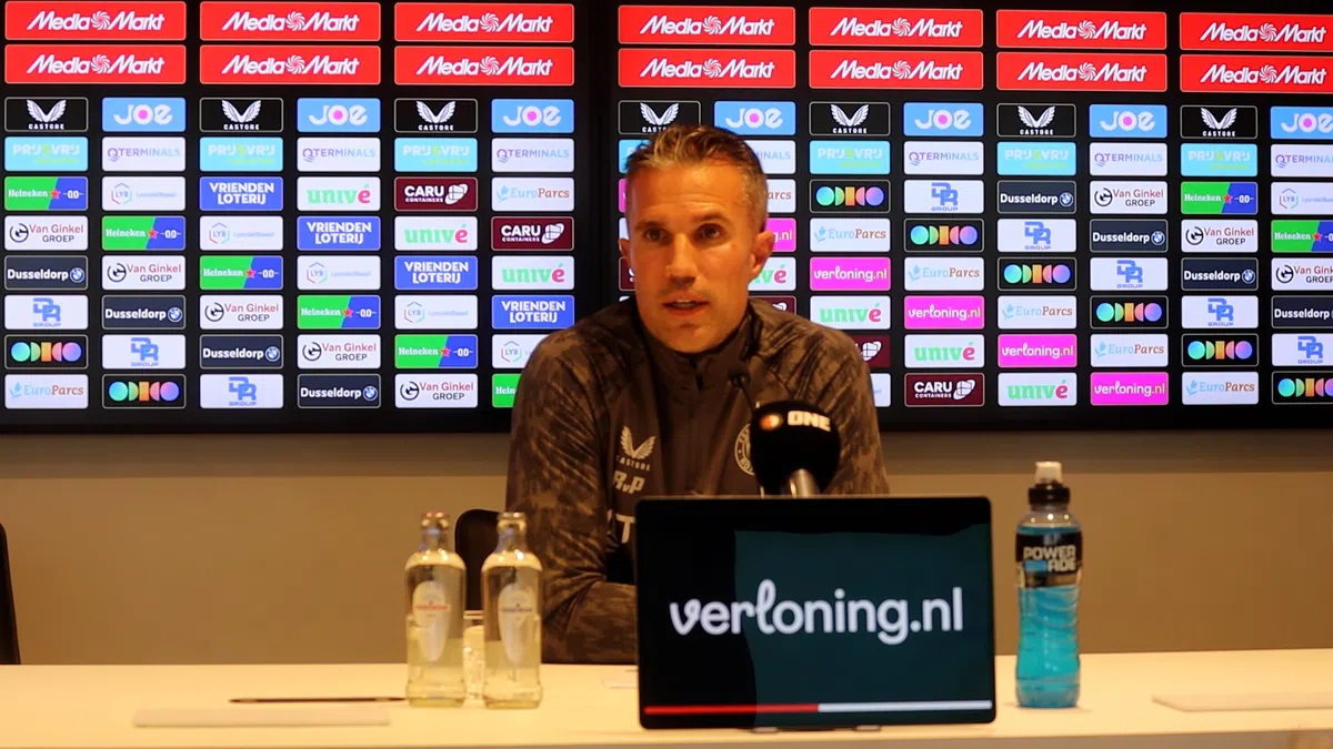 Grote pechdag voor Van Persie bij Feyenoord: 'Misschien gaat het wel langer duren'