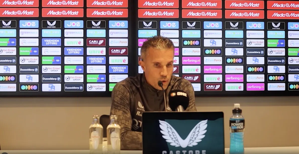 Van Persie reageert op forse Feyenoord-straf: 'We kunnen beter samenwerken'