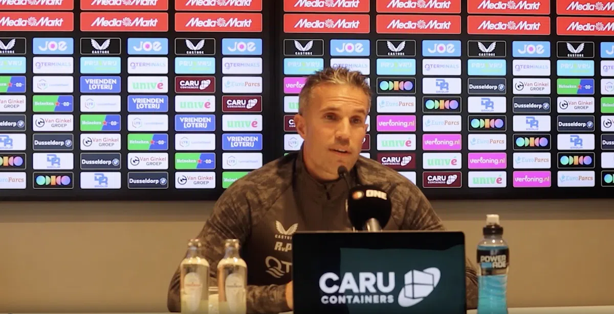 Van Persie: 'Met alle respect, maar mijn werk is wel makkelijker nu'