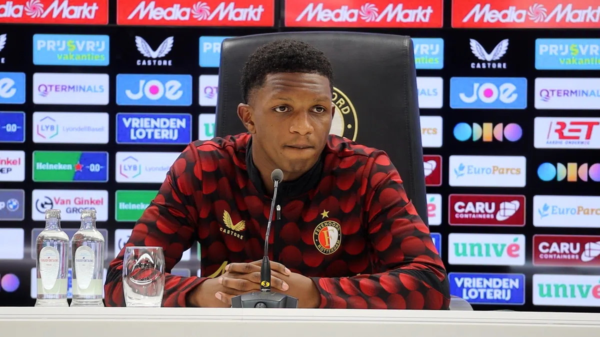 Read wordt tijdens persconferentie geconfronteerd met uitslag van Ajax