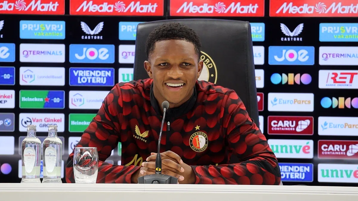Teamgenoten dollen Read na vermeende interesse topclub: 'Praten Duits tegen me'