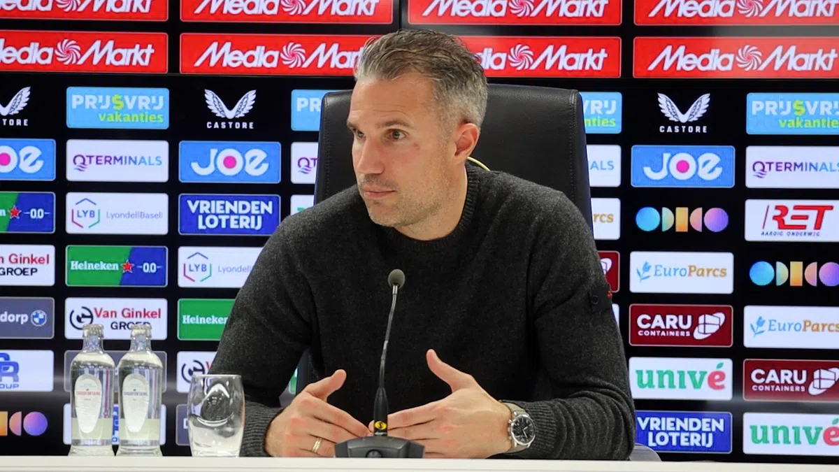 Van Persie dankbaar naar Arsène Wenger: 'We gebruiken zijn tips nu ook'