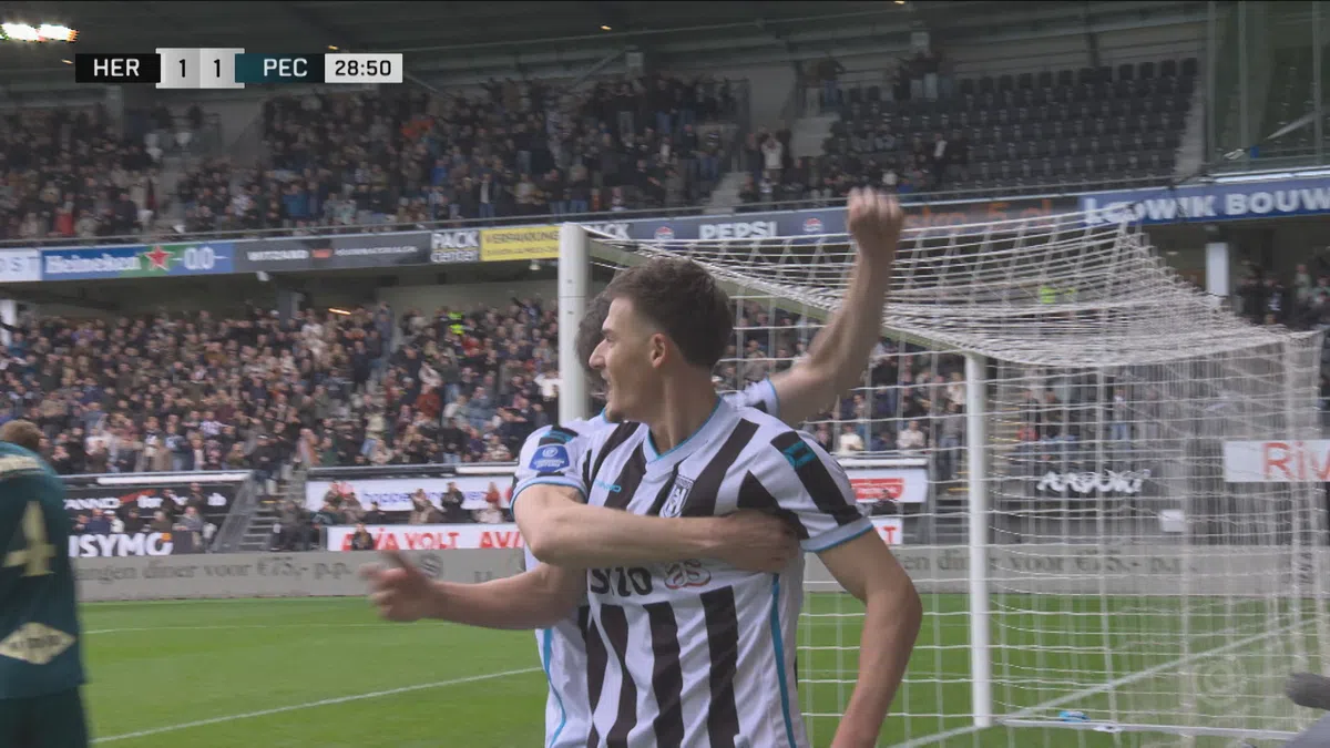 Hornkamp on fire: spits leidt monsterzege Heracles in met hattrick