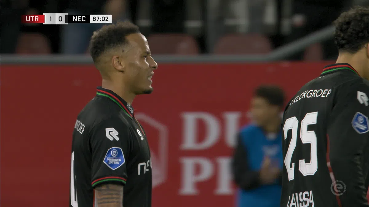 De lat redt FC Utrecht: de misser van Chery vanaf elf meter