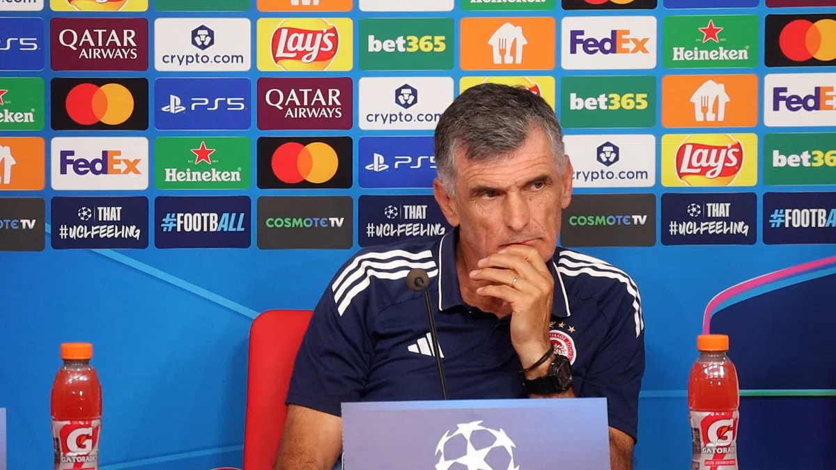 Olympiakos-trainer opvallend stil na vraag over PSV-uitblinker Saibari