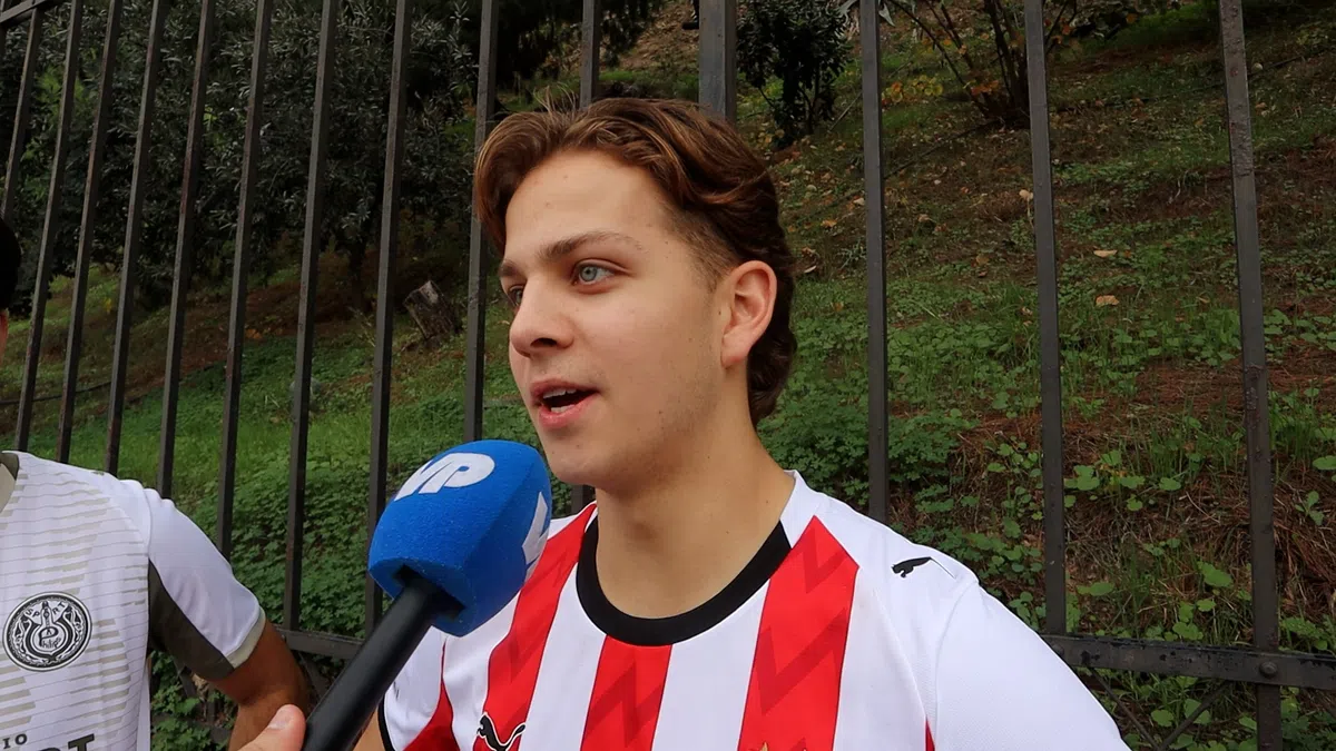 PSV-fans maken zich niet druk om aflopend contract van Bosz: 'Nú tekenen, Peter!'