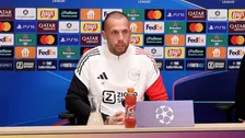 Thumbnail for article: Heitinga geeft blessure-update bij Ajax: 'Hij traint mee, maar is er nog niet bij'