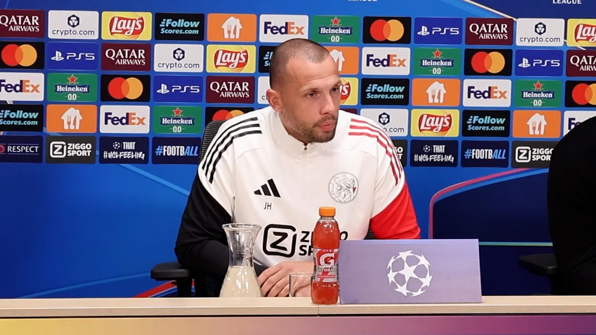 Nummer 6 dient zich aan bij Ajax: 'Als het aan mij ligt wel, als ik maar speel'